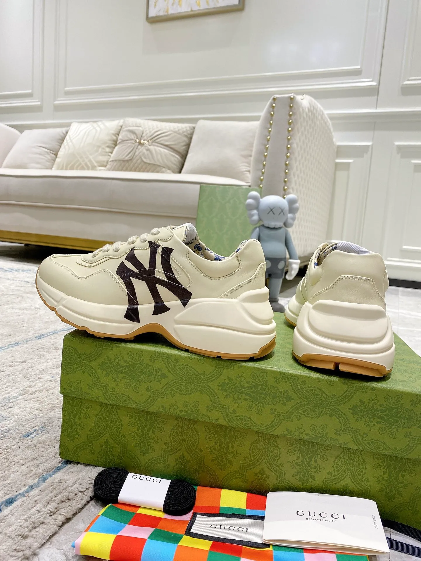 👟👟Ex-factory price P480👟👟 GUCCI Gucci dad shoes. The original disassembly took more than 3 months to develop 1:1. The version has been upgraded again, chips, packaging, imported cowhide, and all made with computerized cars. Couple 👫 style 🔜Versatile in all seasons 🔜 Fashion 🔜 Personality 🔜 Differentiation 🔵 More than 20 layouts in the whole series, welcome to inquire for pictures Outsole: the latest original developed TPU vacuum. Upper: imported cowhide🐮. Inner lining: original A-grade mixed sheepskin🐏. Foot pads: original A-grade mixed sheepskin. 💯Full set of packaging. Medium and low straps with LOGO.